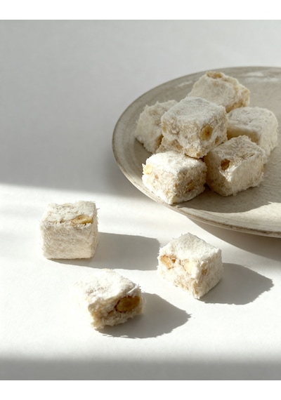 Raffaellolu Beyaz Çikolatalı Lokum-1 Kg