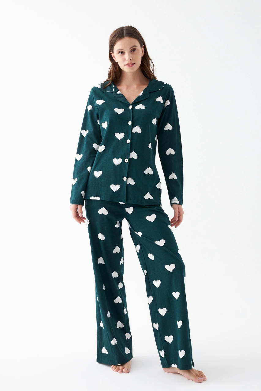 Akbeniz Kadın Zümrüt Yeşili Kalp Desenli Düğmeli Pamuklu Pijama Takımı Zümrüt Yeşili Akbeniz Kadın Zümrüt Yeşili Kalp Desenli Düğmeli Pamuklu Pijama Takımı Zümrüt Yeşili