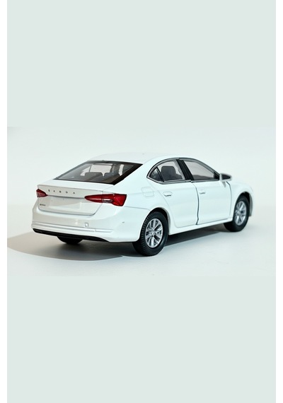 Beyaz 1:38 Ölçek Die Cast Kapıları Açılır Lisanslı Skoda Octavia Metal Model Araba Çok Renkli
