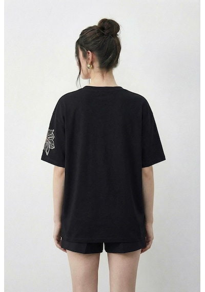 Shade Kadın Boncuk Taş İşlemeli Çiçek Desenli Kol Detaylı Bisiklet Yaka T-shirt 2107 60283972 - Siyah Shade Kadın Boncuk Taş İşlemeli Çiçek Desenli Kol Detaylı Bisiklet Yaka T-shirt 2107 60283972 - Siyah