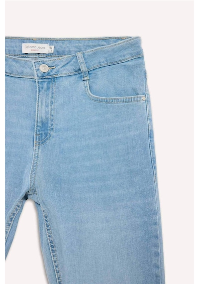Defacto Carlo Skinny Fit Ekstra Dar Kalıp Normal Bel Ekstra Dar Paça Jean Pantolon D0025AX26SP Mavi