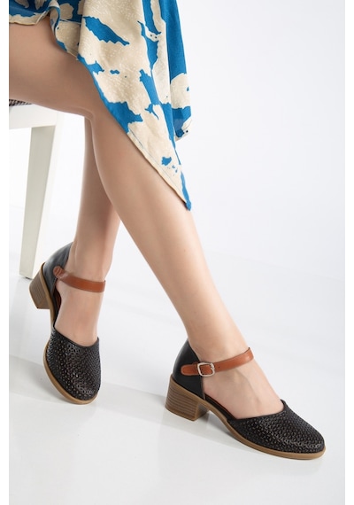 Analin Shoes Kadın Hakiki Deri Burnu Kapalı Delikli Sandalet Siyah