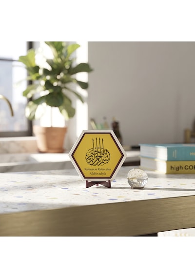 Rahman Ve Rahim Olan Allah'ın Adıyla Temalı Dekoratif Obje, Çalışma Masanıza Huzur Katan Modern Bir Tasarım 10x10 Cm, Sarı