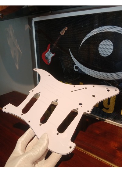 Elektro Gitar Pickguard Beyaz 11 Delik S/s/s Konfigürasyon 4-ply Tortoise Shell Strat Pickguard