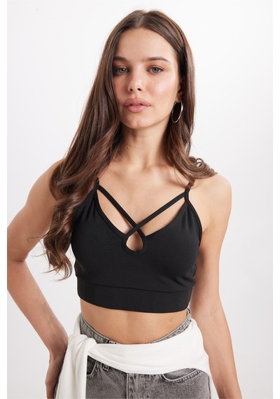 Tudors Kadın Slim Fit Dar Kesim Çapraz Bağlamalı Askılı V Yaka Siyah Crop -51182