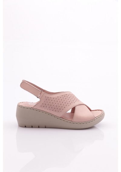 Dgn 1000 Kadin Delikli Kalin Topuk Sandalet 1000-2495-R1398 Pudra