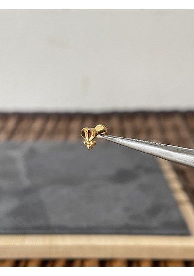 Yüksek Kalite G23 Kalp Noktalı Altın Titanyum 6 X 1.2 MM Labret Piercing Altın