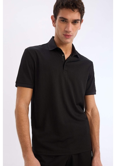 DeFacto Slim Fit Dar Kesim Polo Yaka Dokulu Kısa Kollu Krinkıl Siyah Tişört E1222AX25SMBK81