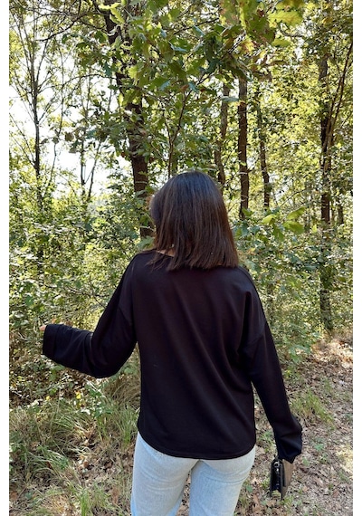 WeShaya Kadın Siyah Uzun Kol, Duble Manşet, Yırtmaçlı Yaka, Salaş Sweatshirt Bluz Siyah WeShaya Kadın Siyah Uzun Kol, Duble Manşet, Yırtmaçlı Yaka, Salaş Sweatshirt Bluz Siyah