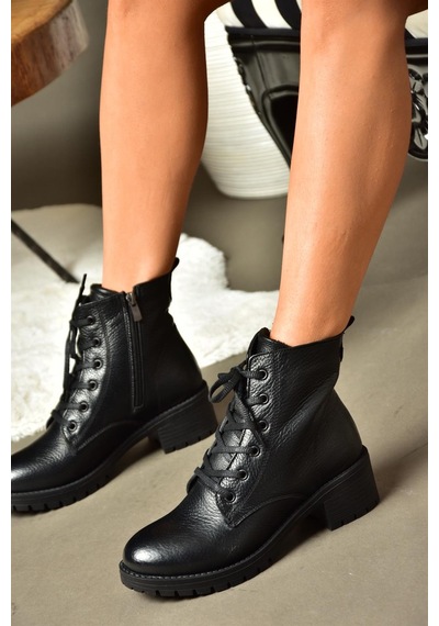 Fox Shoes R555054103 Siyah Hakiki Deri Alçak Tabanlı Kadın Postal Bot Siyah