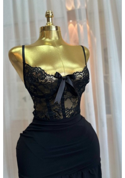 Suısy Moonlight Sonata Siyah Dantel Büstiyerli Fırfırlı Mini Gecelik
