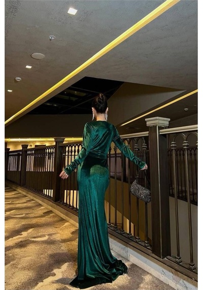 DefyModa Kadın Esnek Kadife Kumaş Kruvaze Yaka Kuşaklı Abiye Elbise Zümrüt