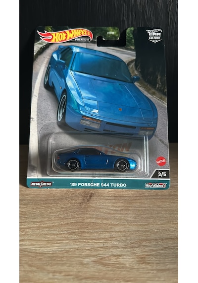 Hot Wheels Premium 89 Porsche 944 Turbo Mavi