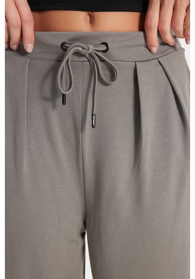 Tudors Kadın Regular Fit Klasik Kesim Beli Bağcıklı Pileli Çift Cepli Gri Pantolon-50825