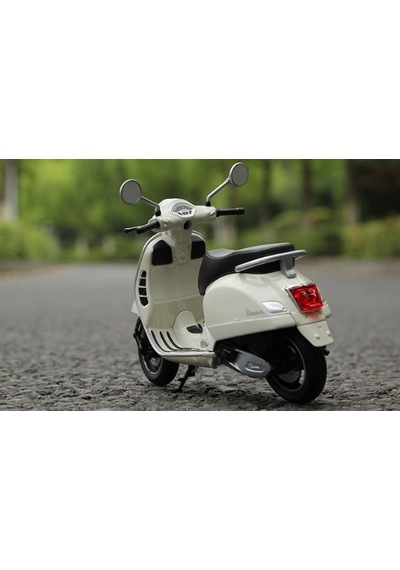 Welly 1:12 Ölçek Vespa Gts 300 Diecast Model Gerçekçi Detaylı Metal Scooter Diecast Renk:krem