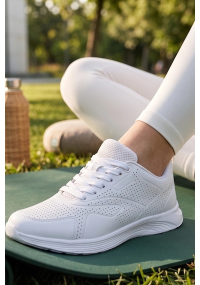 In Step Urban Pure Comfort: Minimalist Beyaz Kadın Spor Ayakkabı