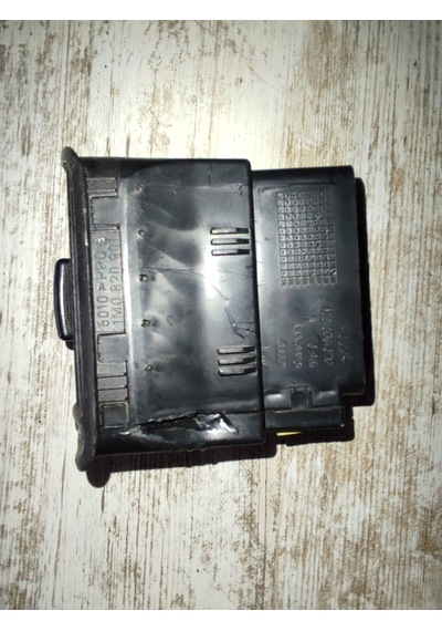 Seat Leon  Toledo Ön panel havalandırma nozulu ızgarası/8L0820901