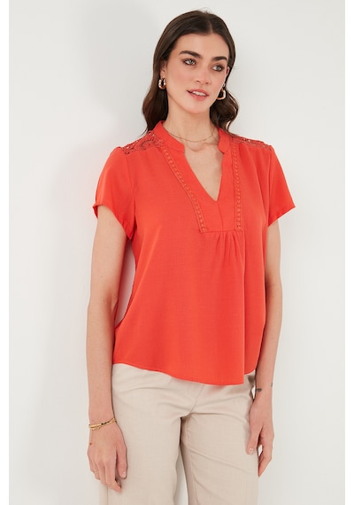 Lela Güpür Detaylı % 100 Pamuk Regular Fit V Yaka Bayan Bluz 611Bz0286 Nar Çiçeği