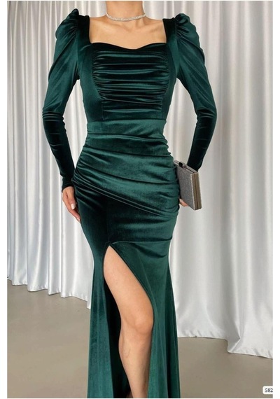 Lior Design Kadın Minimal Kadife Kumaş Kare Yaka Yırtmaçlı Abiye Elbise Zümrüt