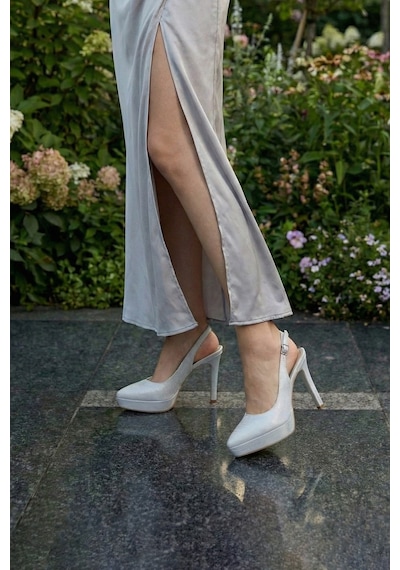 Erkan Saçmacı Scarlett Slingback Gümüş Saten Sivri Burun Arkası Açık İnce Platform Topuklu Abiye Ayakkabı Gümüş Erkan Saçmacı Scarlett Slingback Gümüş Saten Sivri Burun Arkası Açık İnce Platform Topuklu Abiye Ayakkabı Gümüş