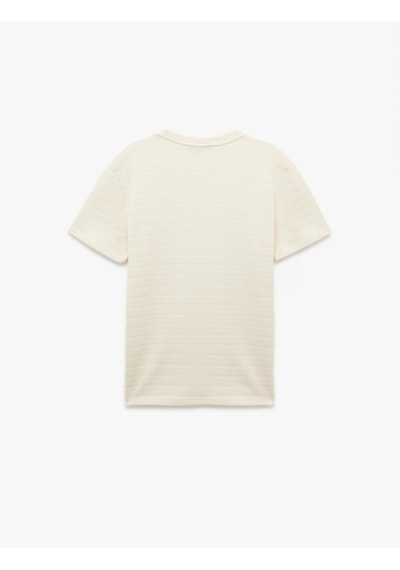Koton Bisiklet Yaka Dokulu Kısa Kollu Pamuklu Slim Fit Tişört Ekru 6wam10056hk Ekru