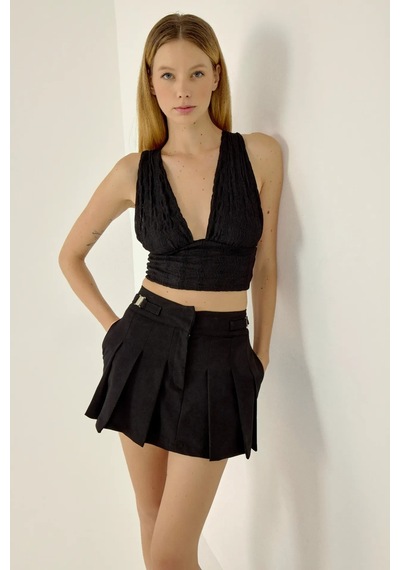Hiccup V Yaka Çapraz Sırt Detaylı Crop Top Siyah