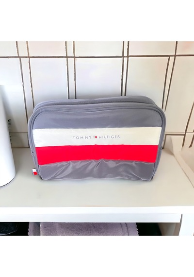 Tommy Hilfiger Erkek Seyehat El Çantası Genişlik 21 Derinlik-12 Cm Tommy Hilfiger Erkek Seyehat El Çantası Genişlik 21 Derinlik-12 Cm
