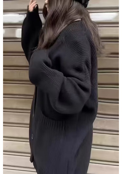 Kadın Oversize Cepli Düğmeli V Yaka Triko Hırka Siyah
