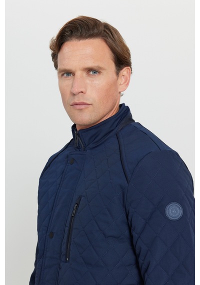 AC&Co / Altınyıldız Classics Erkek Lacı Standart Fit Normal Kesim Dik Yaka Kapitone Desenli Çıtçıtlı Yan Cepli Overcoat Lacı