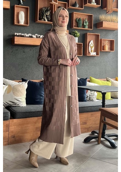Rabia Şamlı Dama Desenli Sütlü Kahve Triko Hırka Normal