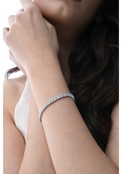 Gümüş Rodyumlu Zirkon Taşlı Modern Görünümlü V Model Uzay Yolu Bileklik Barcode Gümüş