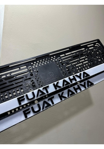 Beyaz Üstü Siyah Pleksi Kabartmalı Araba Plakalık