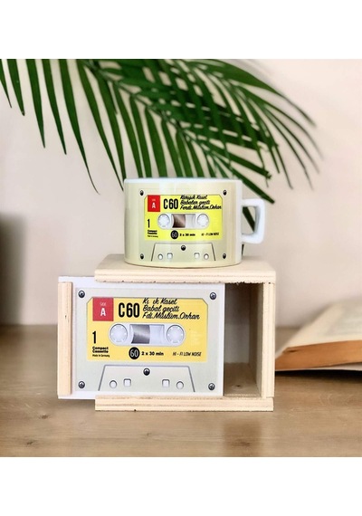 Kaset Tasarımlı Kutulu Kupa Beyaz - Çok Renkli