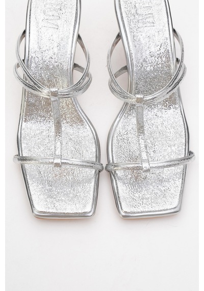 Luvishoes Luvi Shoes Mocha Gümüş Desenli Kare Burunlu İnce Bantlı Kadın Topuklu Terlik Gümüş Luvishoes Luvi Shoes Mocha Gümüş Desenli Kare Burunlu İnce Bantlı Kadın Topuklu Terlik Gümüş