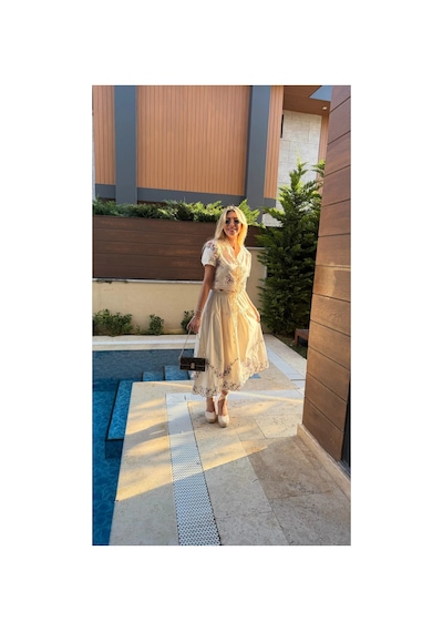 Asur Boutique Kadın Ekru Çiçek Nakışlı Bağcıklı Yaka Midi Boy Yazlık Keten Takım Bej