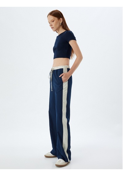 Koton Basic Crop Tişört Viskon Kumaş Kısa Kollu Bisiklet Yaka Slim Fit Lacivert 5wak50043ek Lacivert