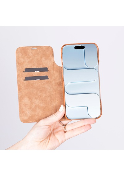 Bloomcase Sonat Mahogany Saddle Hakiki Deri Apple Uyumlu iPhone 17 Air 6.5" Folio Kılıfı Kahverengi