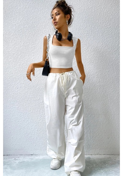 Angbutik Kadın Beyaz Kare Yaka Kalınlaşan Omuz Detaylı Crop Top Bluz