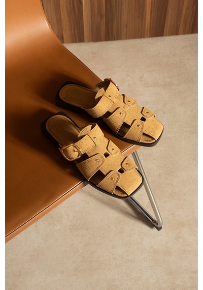 Duxal Shoes Lena Kadın Süet Gold Tokalı Kafes Tasarım Küt Burun Terlik Camel