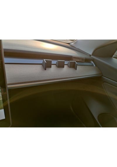 Tesla Model 3 İçin Basit Akıllı Telefon Tutucu Modülleri