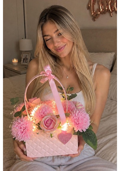 Romantik Led Işıklı Çantalı Çiçek Buketi Kalp Süslemeli Özel Tasarım Hediye