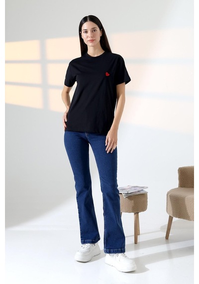 Kadın Kalp Nakışlı Bisiklet Yaka T-shirt Siyah