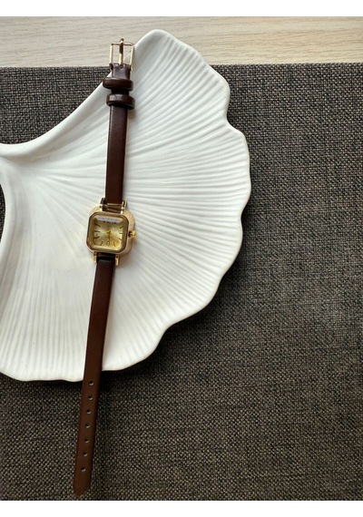 Retro Minimal Deri Kordon Vintage Kadın Kol Saati Minik İçi Sarı Altın