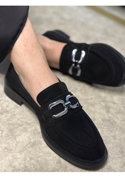 Günlük Kadın Loafer Klasik Alçak Topuklu Desenli Taban Zincirli Oval Burunlu Makosen Ayakkabı 100 Siyah Süet Platin Günlük Kadın Loafer Klasik Alçak Topuklu Desenli Taban Zincirli Oval Burunlu Makosen Ayakkabı 100 Siyah Süet Platin