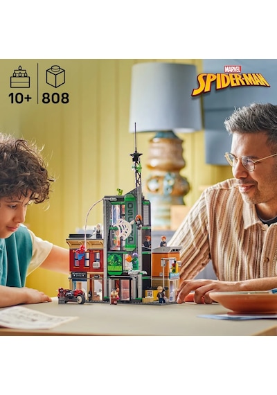 LEGO® ǀ Örümcek Adam, Oscorp'a Karşı 76324 - 10 Yaş ve Üzeri Çocuklar için Yaratıcı Oyuncak Yapım Seti (808 Parça)