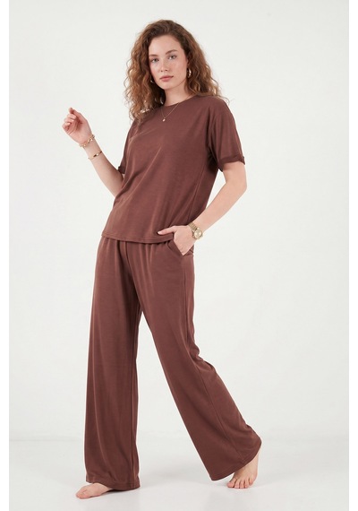 Lela Yumuşak Dokulu Bisiklet Yaka Lastikli Bel Kısa Kollu Pijama Takımı Bayan Pijama Takımı 65720102 Koyu Kahve Lela Yumuşak Dokulu Bisiklet Yaka Lastikli Bel Kısa Kollu Pijama Takımı Bayan Pijama Takımı 65720102 Koyu Kahve