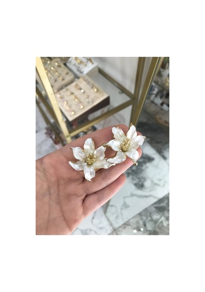 Tasarım Çiçek Model Beyaz Küpe