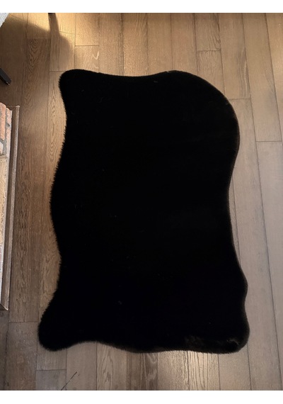 Ultra Soft Siyah Yumuşak Dokulu Peluş Halı Asimetrik