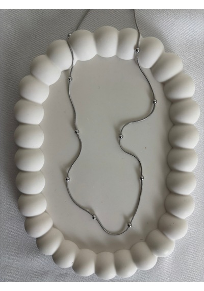 Kadın Gümüş Renk Boncuk Detaylı İnce Zincir Kolye Minimal Şık Gümüş