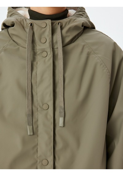 Koton Cepli Çıt Çıt Düğme Kapamalı Cepli İçi Peluş Astarlı Kapüşonlu Oversize Suni Deri Parka Haki 5wak00125ew Haki Koton Cepli Çıt Çıt Düğme Kapamalı Cepli İçi Peluş Astarlı Kapüşonlu Oversize Suni Deri Parka Haki 5wak00125ew Haki